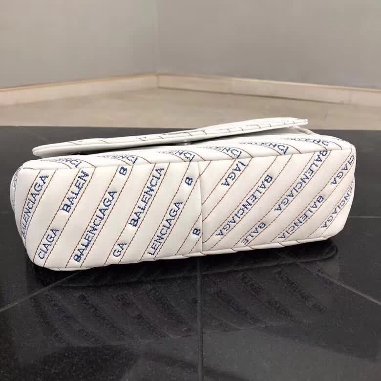 BALENCIAG巴黎世家 白色刺繡logo 白色暗扣 翻蓋鏈條包 單肩斜挎包  BL1814